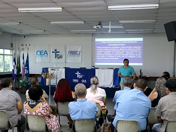 “Uma conversa sobre relações interpessoais” foi o tema do treinamento realizado pela FSJB. Fotos: Alessandro Bitti