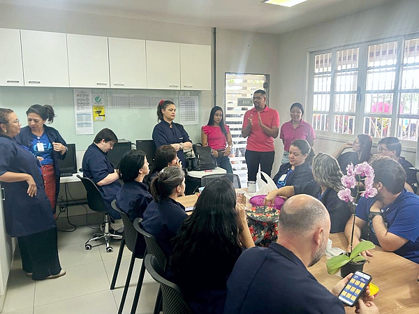 Acadêmicos de Enfermagem da FAACZ promovem ação do “Outubro Rosa” na Fundação São João Batista