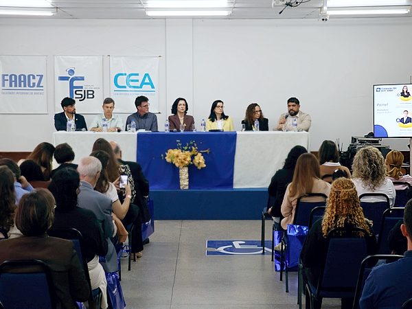 Representantes de empresas, instituições e do poder público participaram do Conexão RH no auditório da FSJB, em Aracruz. Fotos: Ana Clara Sigesmundo.
